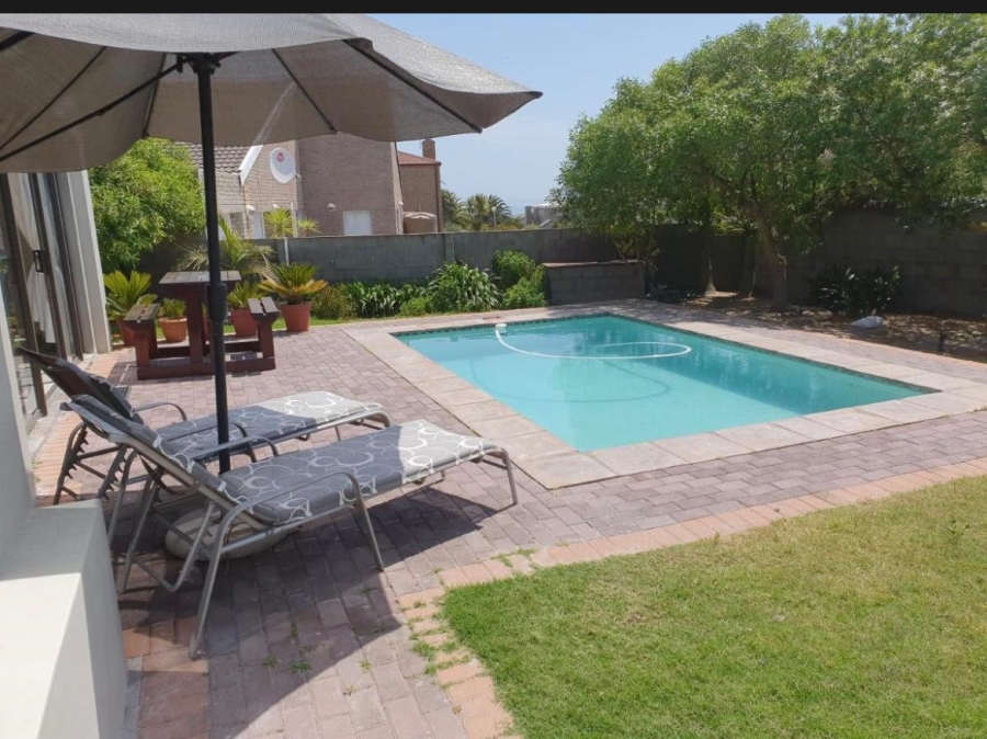 8 Bedroom Property for Sale in Myburgh Park Western Cape